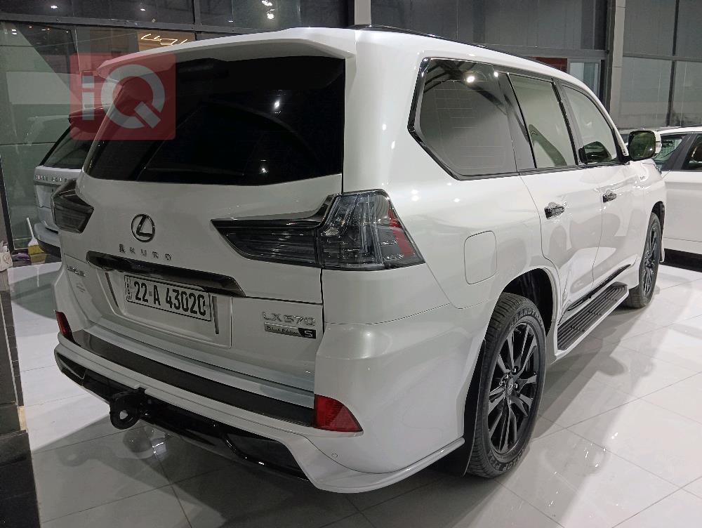 Lexus LX